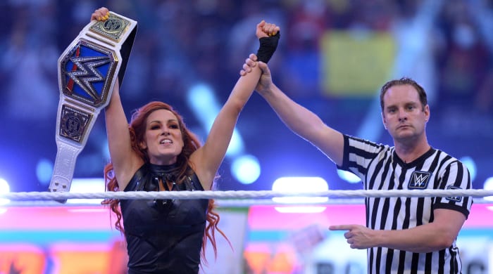 Becky Lynch (black attire) returns to WWE to challenge and defeat Bianca Belair (blue/white attire) in the WWE Smackdown Women's Championship match at SummerSlam 2021 at Allegiant Stadium.